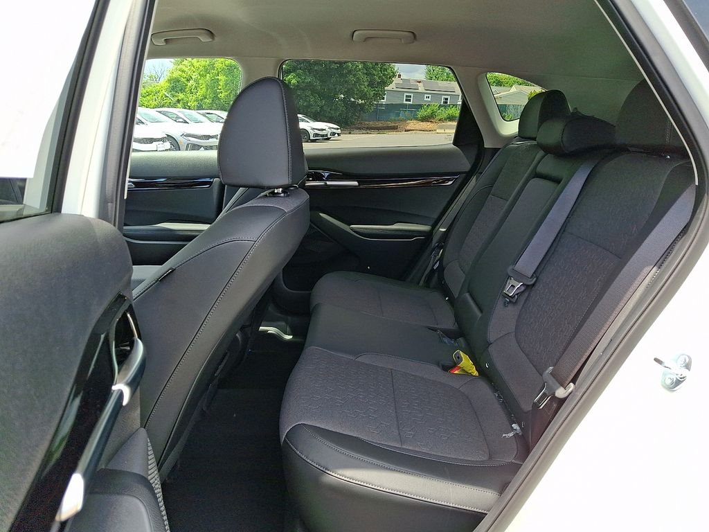 New 2026 Snow White Pearl Kia S image 5