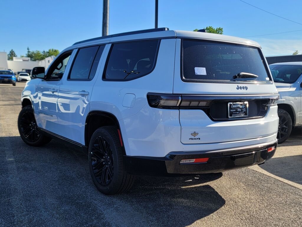 New 2026 Bright White Clear-Coat Exterior Paint Jeep Limited Reserve image 15