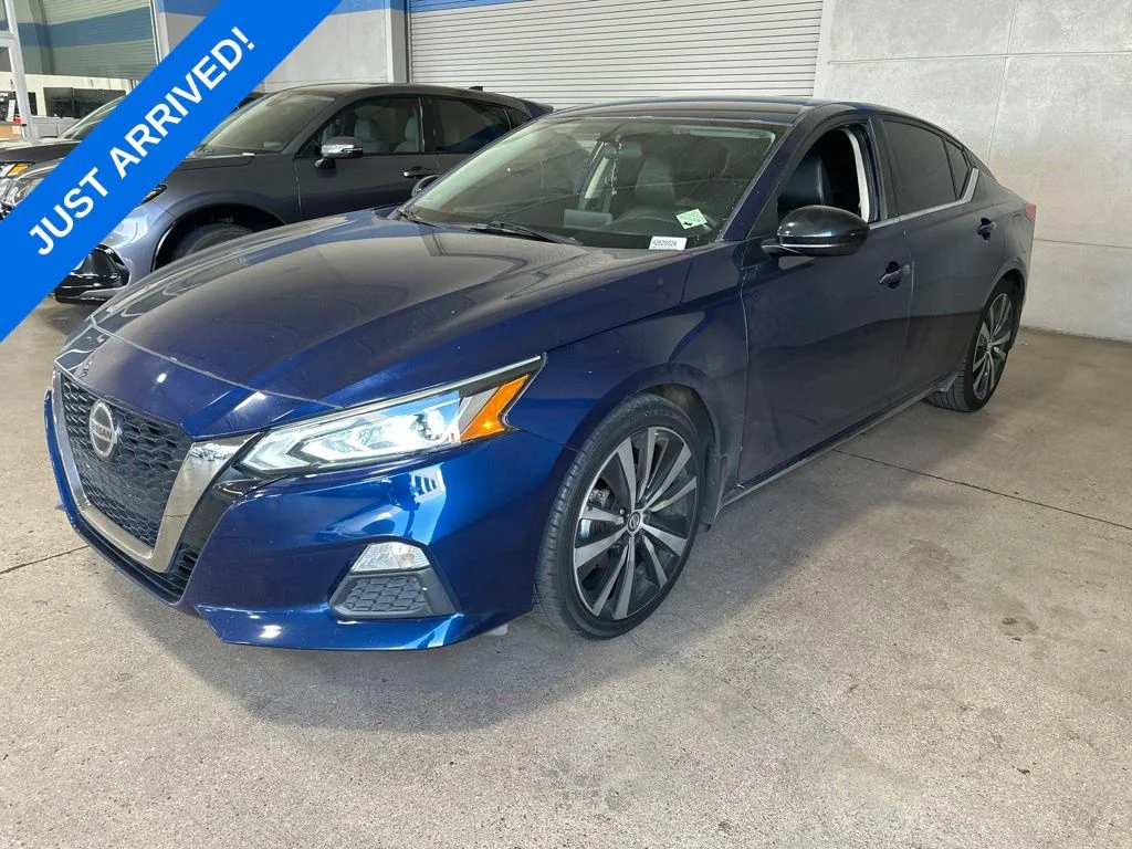 Used 2019 Deep Blue Pearl Nissan 2.5 SR image 1