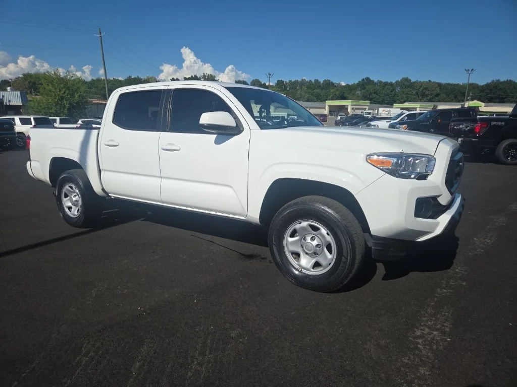 Used 2023 White Toyota SR image 22