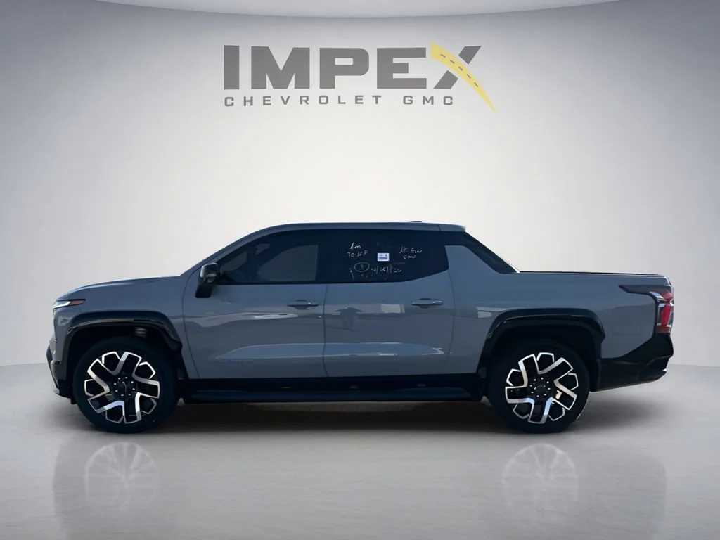 Used 2025 Slate Gray Metallic Chevrolet RST - Max Range image 2