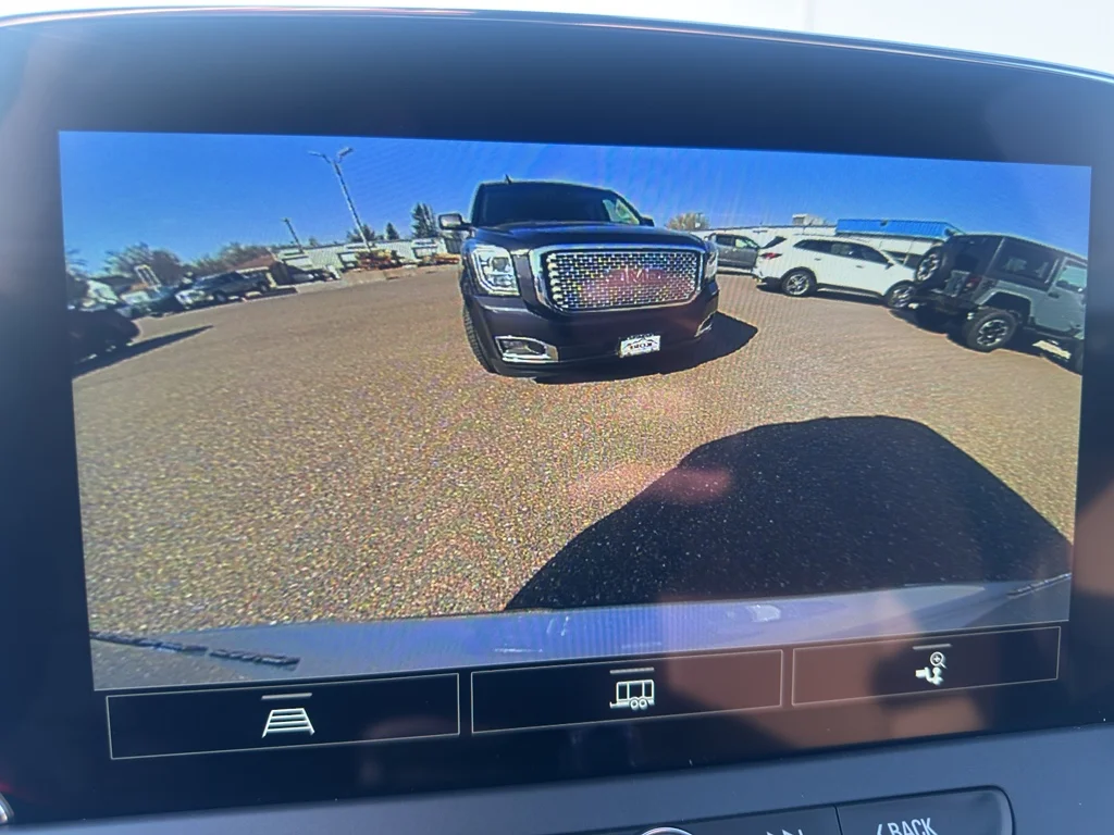Used 2025 Iridescent Pearl Tricoat Chevrolet Premier image 25