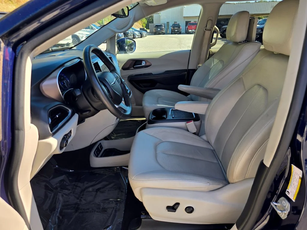 Used 2018 Blue Chrysler Touring L Plus image 4