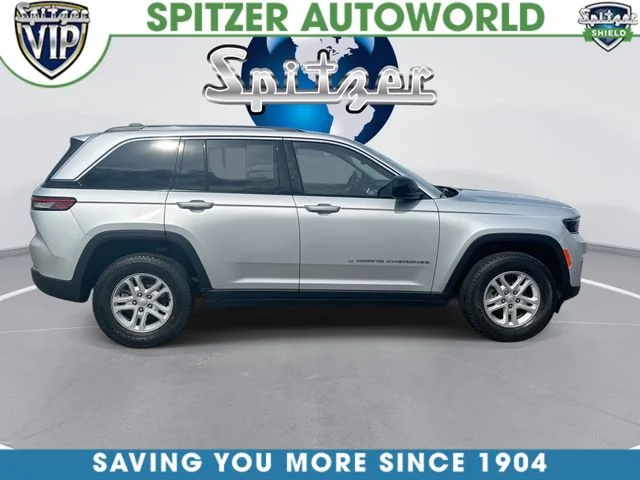 Used 2023 Silver Jeep Laredo image 10