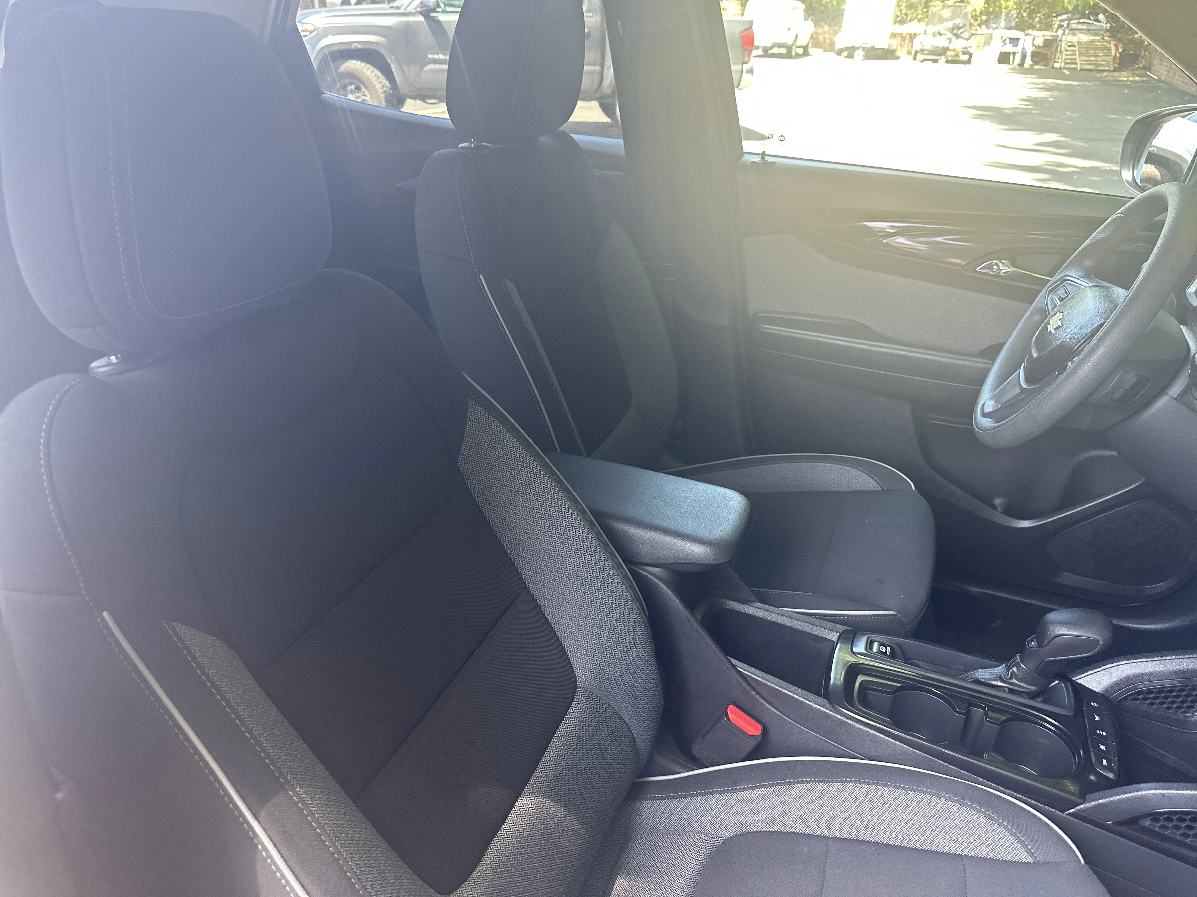 Used 2025 Sterling Gray Metallic Chevrolet LT image 27