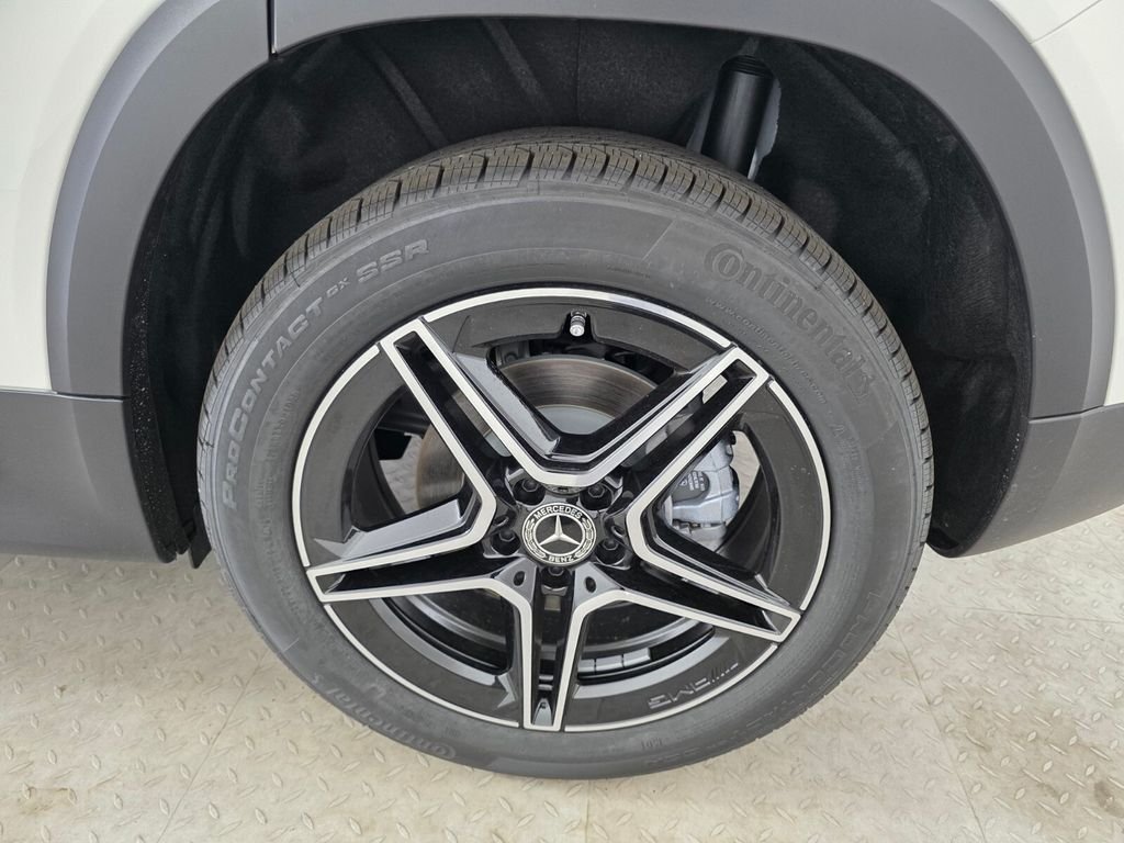 New 2026 Polar White Mercedes-Benz GLB 250 image 12