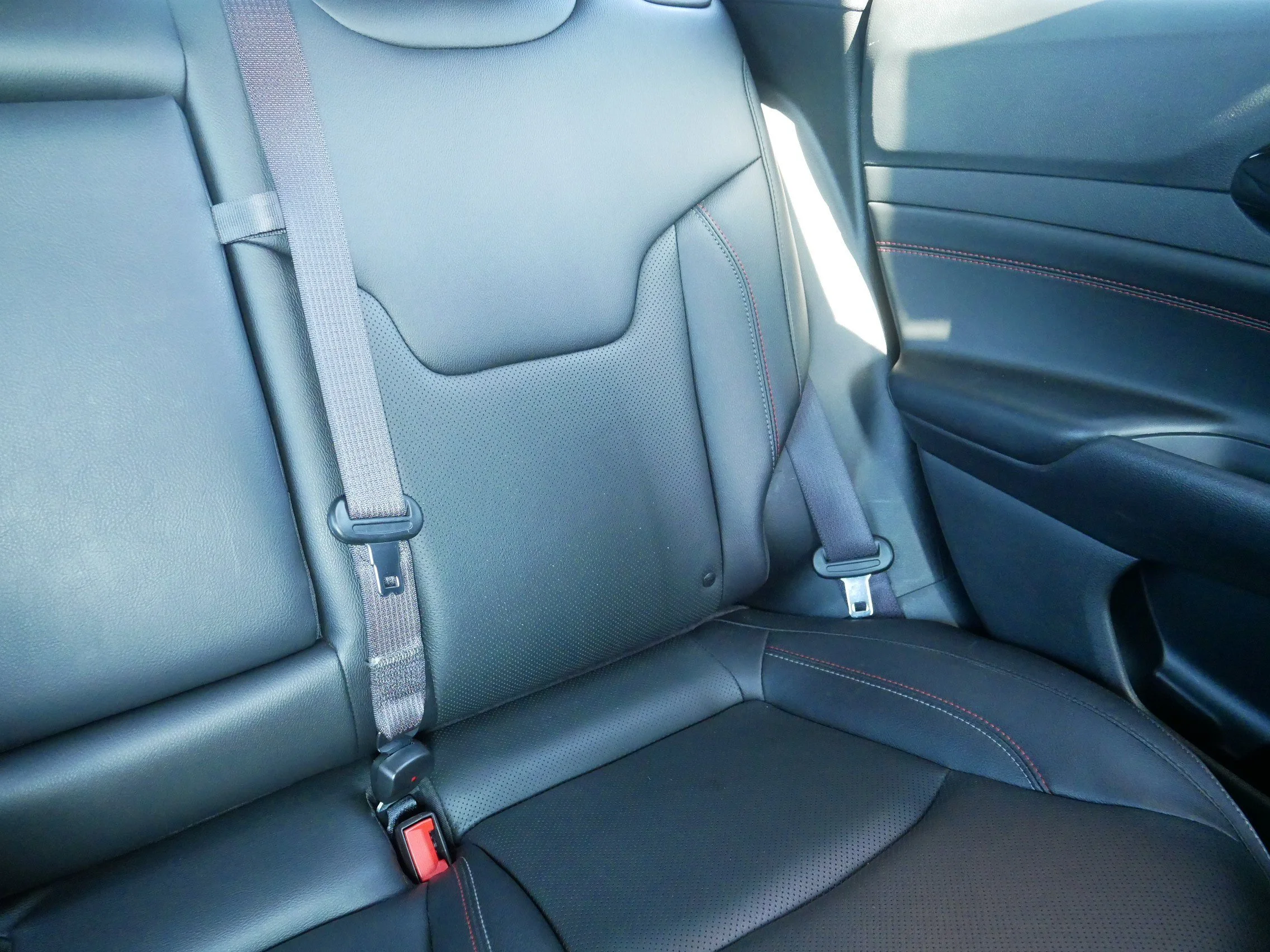 Used 2025 Hydro Blue Pearlcoat Jeep Trailhawk image 14