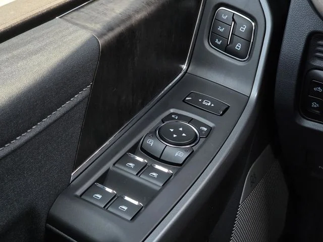 New 2026 Agate Black Metallic Ford F-250® Lariat® image 30