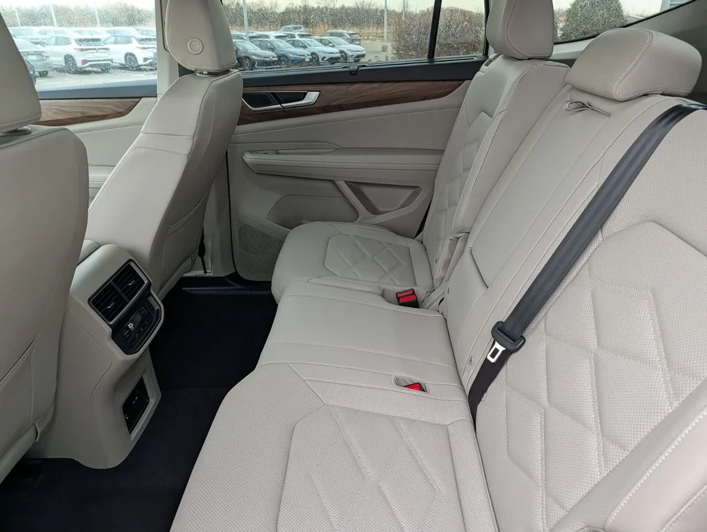 New 2026 White/off-white Volkswagen 2.0T SE w/Technology image 12