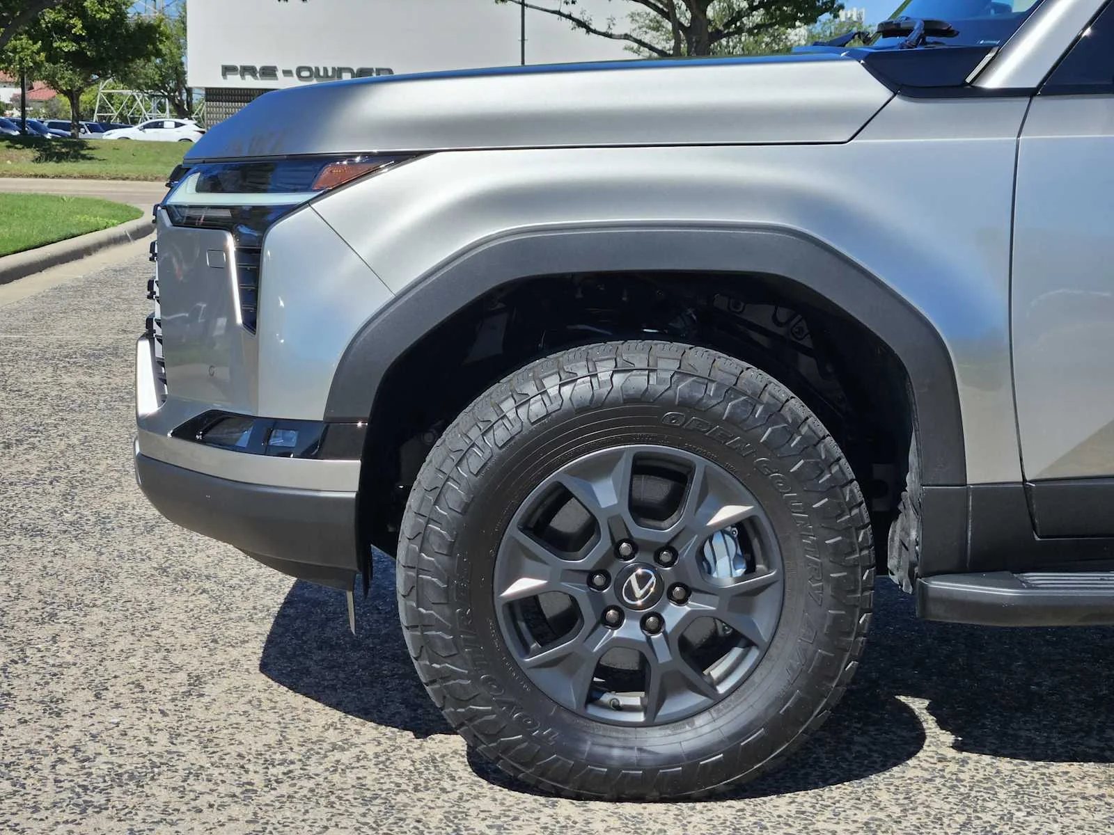 Certified Used 2025 ATOMIC SILVER (1J7) / BLA Lexus Overtrail+ image 5