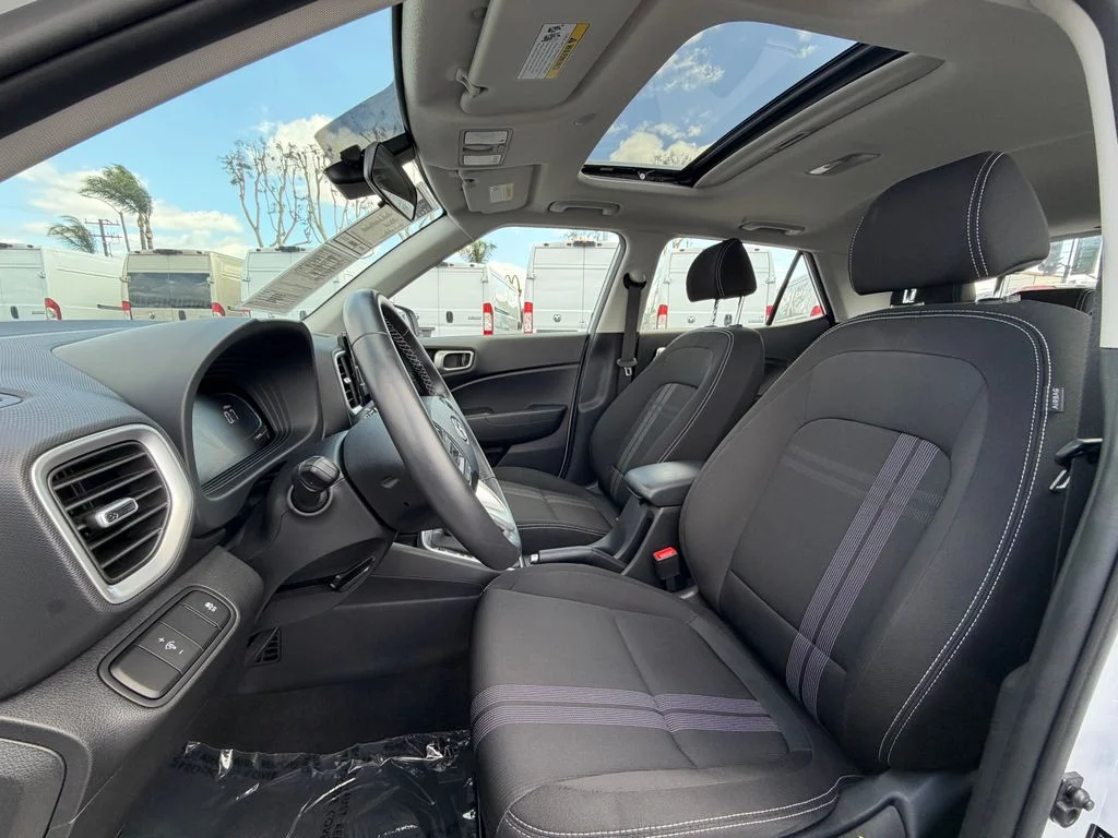 Used 2025 White Hyundai SEL image 25