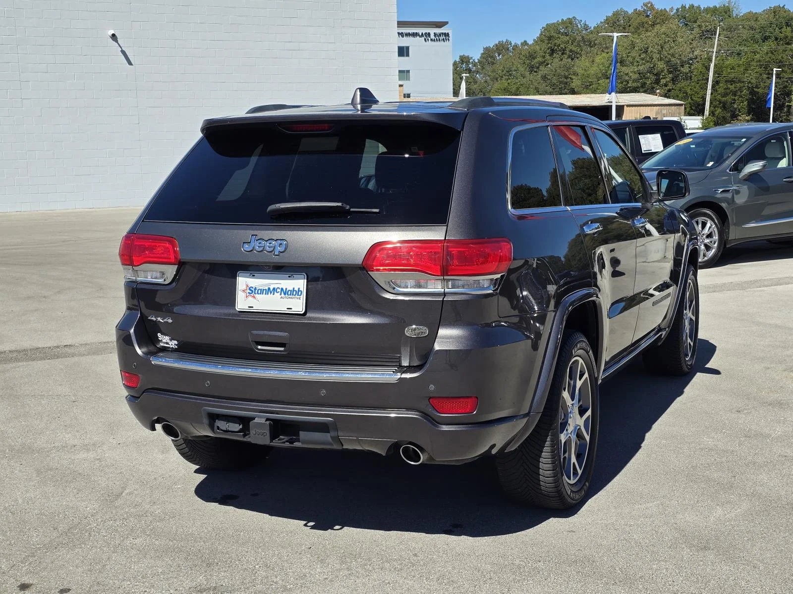 Used 2020 Gray Jeep Overland 4x4 image 7