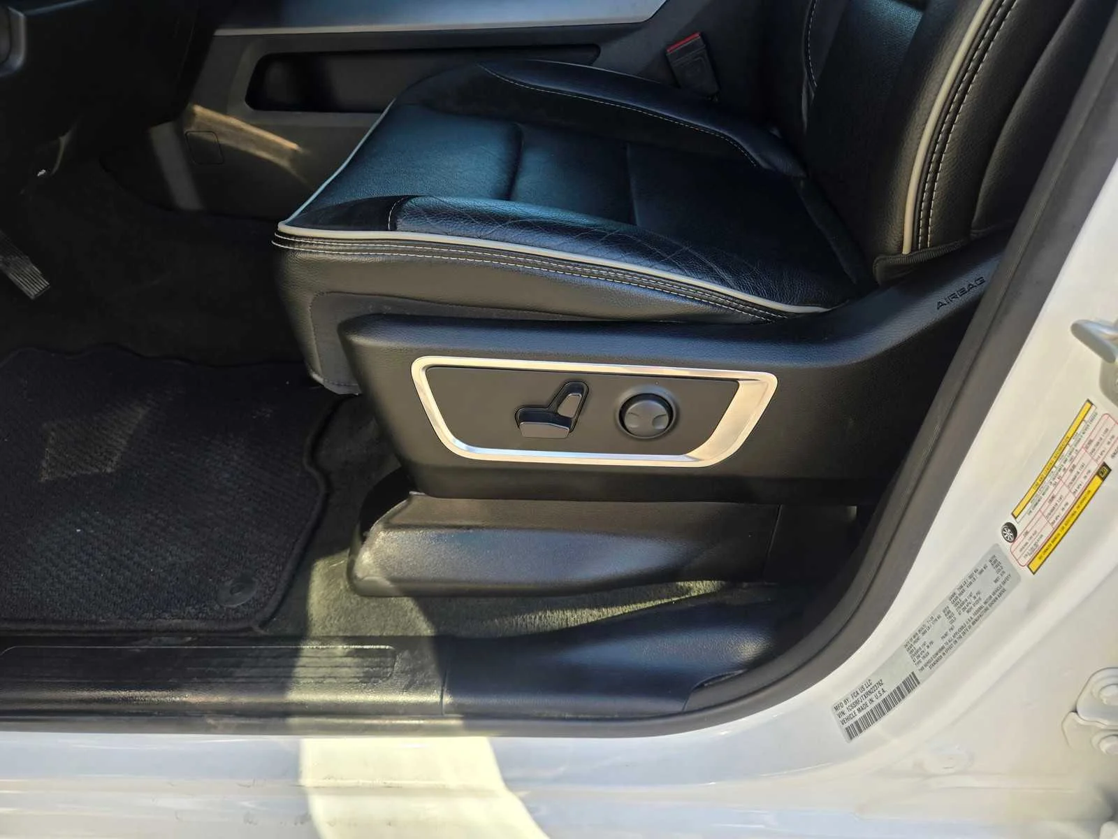 Used 2024  Ram Laramie image 22