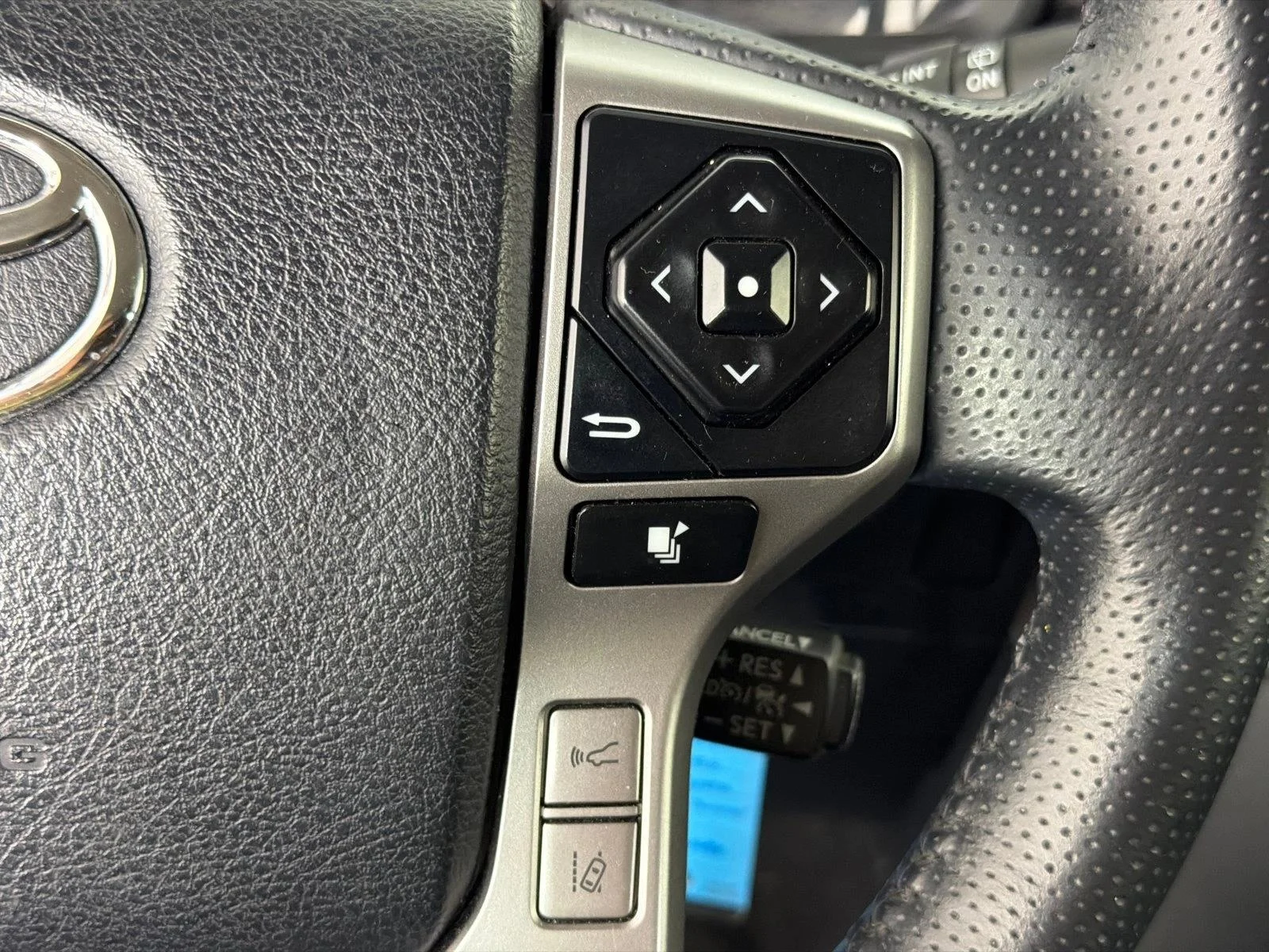 Used 2020 Silver Toyota SR5 image 26