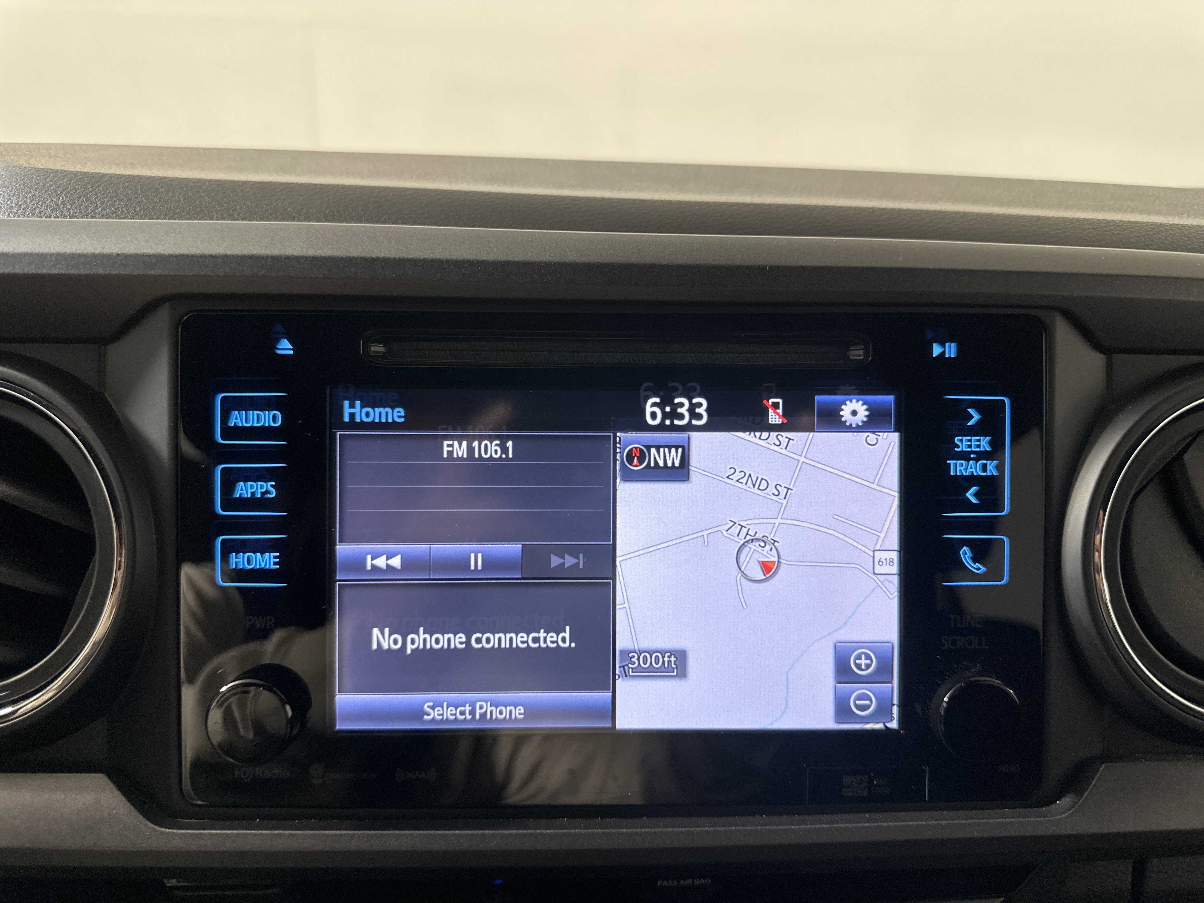 Used 2018  Toyota  image 14