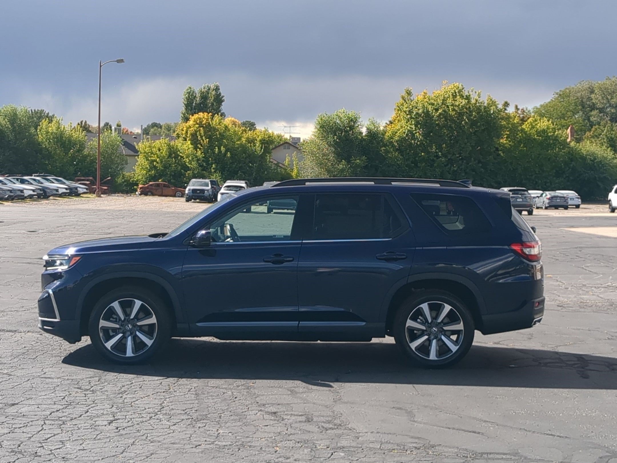 Certified Used 2025 Obsidian Blue Pearl Honda Touring image 9