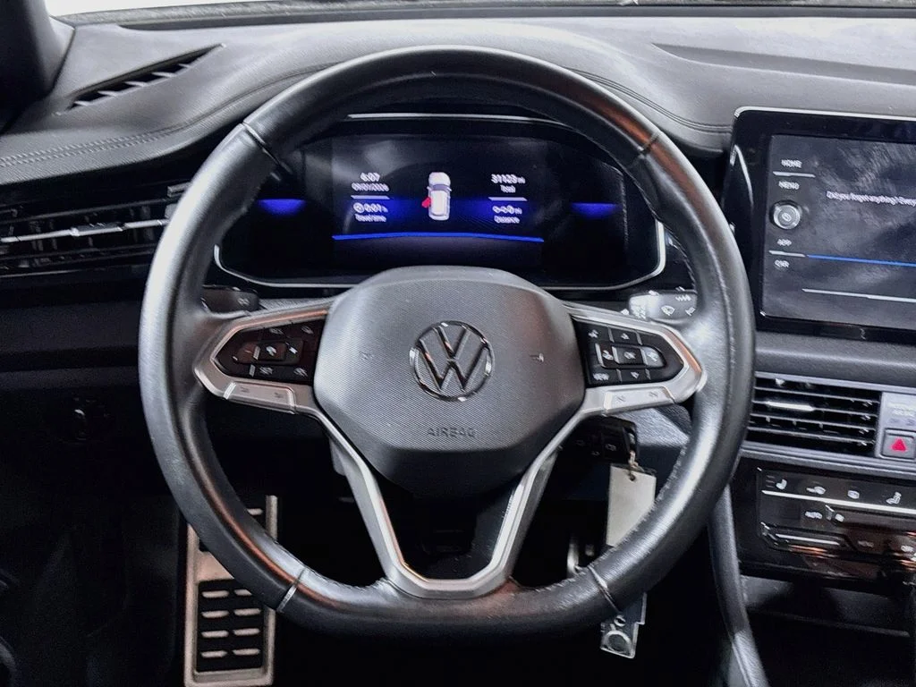 Certified Used 2025 Black Volkswagen 1.5T Sport image 14