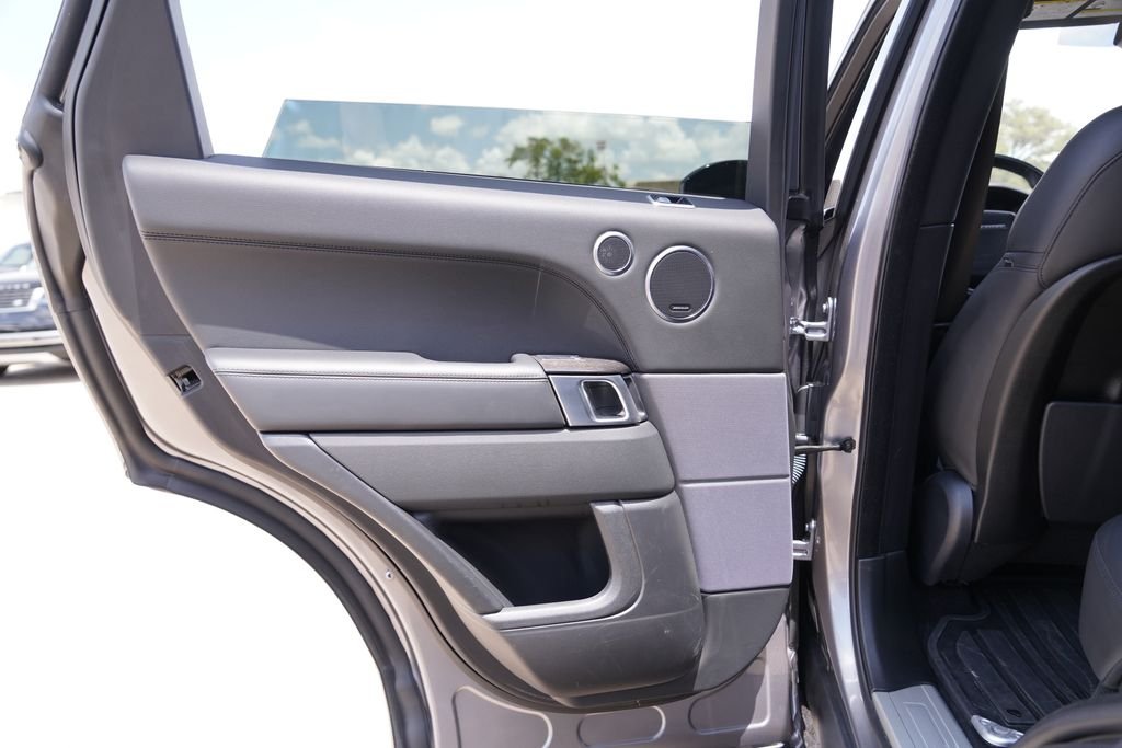 Used 2021 Black Land Rover HSE Silver Edition image 31