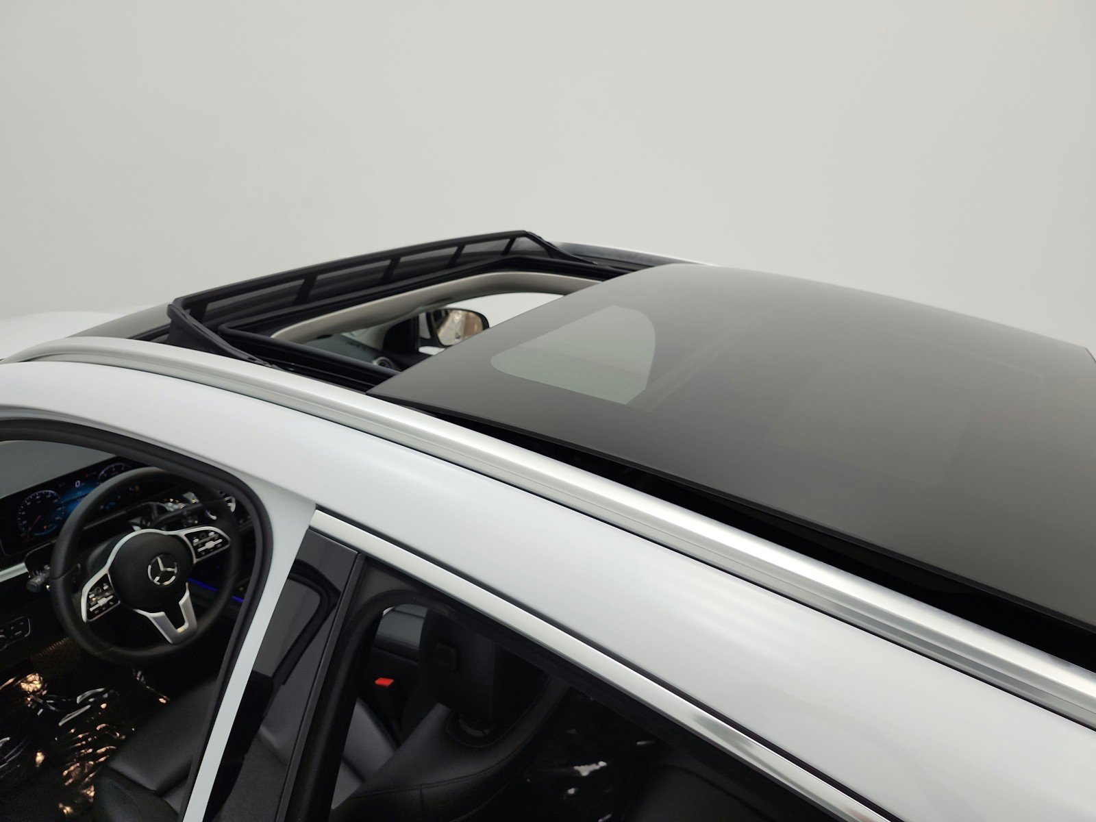 Used 2021 Digital White Metallic Mercedes-Benz GLA 250 4MATIC® SUV image 11