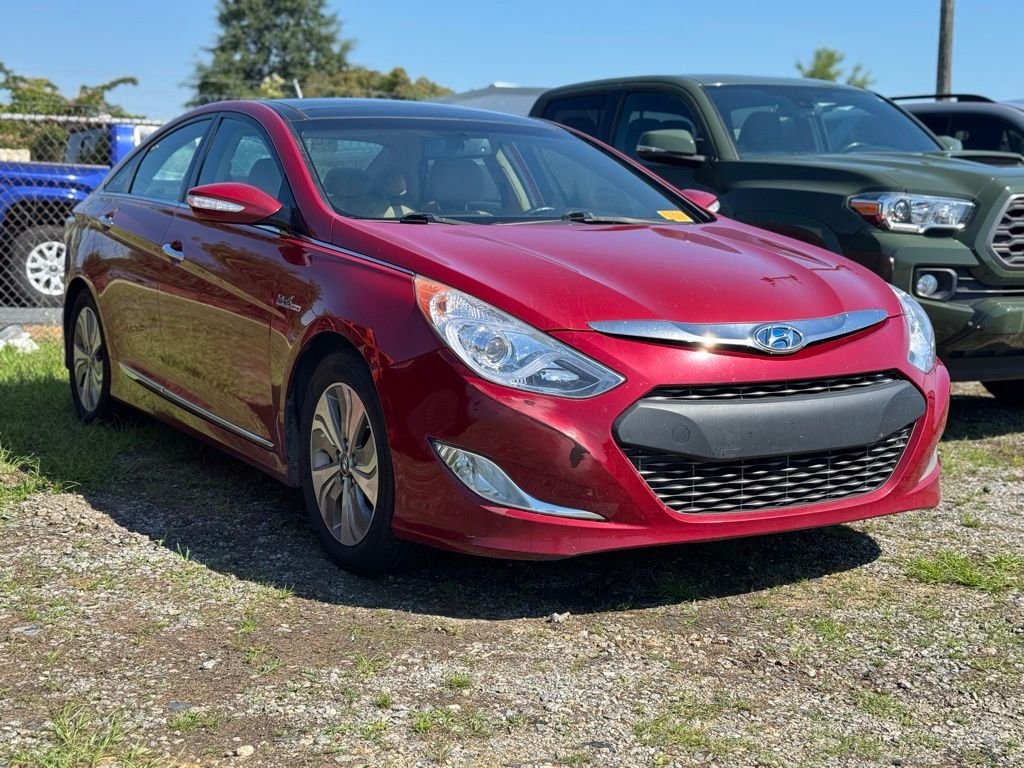 Used 2015 Red Hyundai Limited image 2