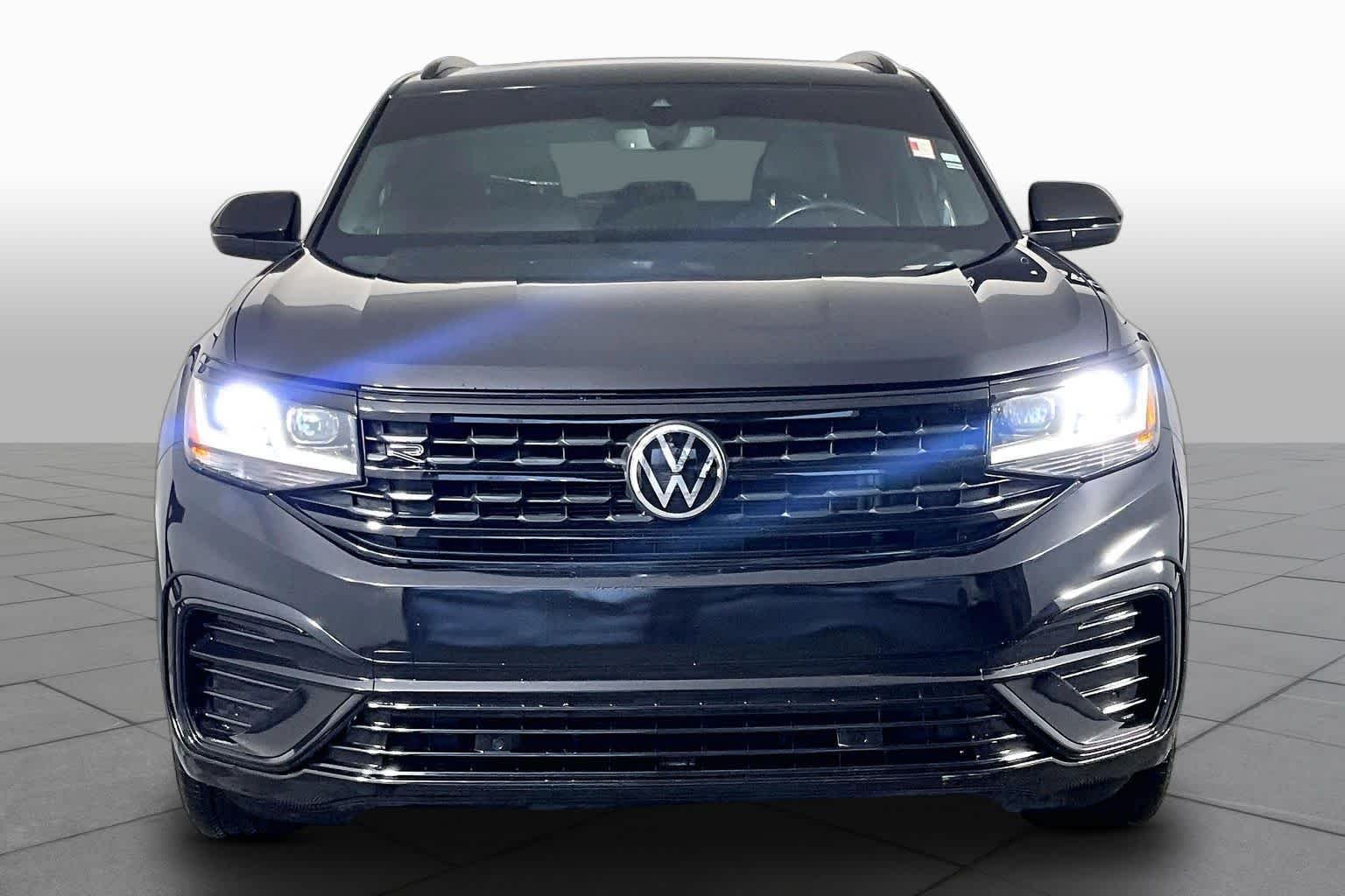 Used 2022 DEEP BLACK PEARL EFFECT Volkswagen 3.6L V6 SEL R-Line Black image 4