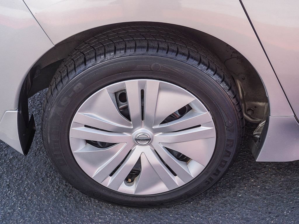 Used 2018 Silver Nissan S image 8