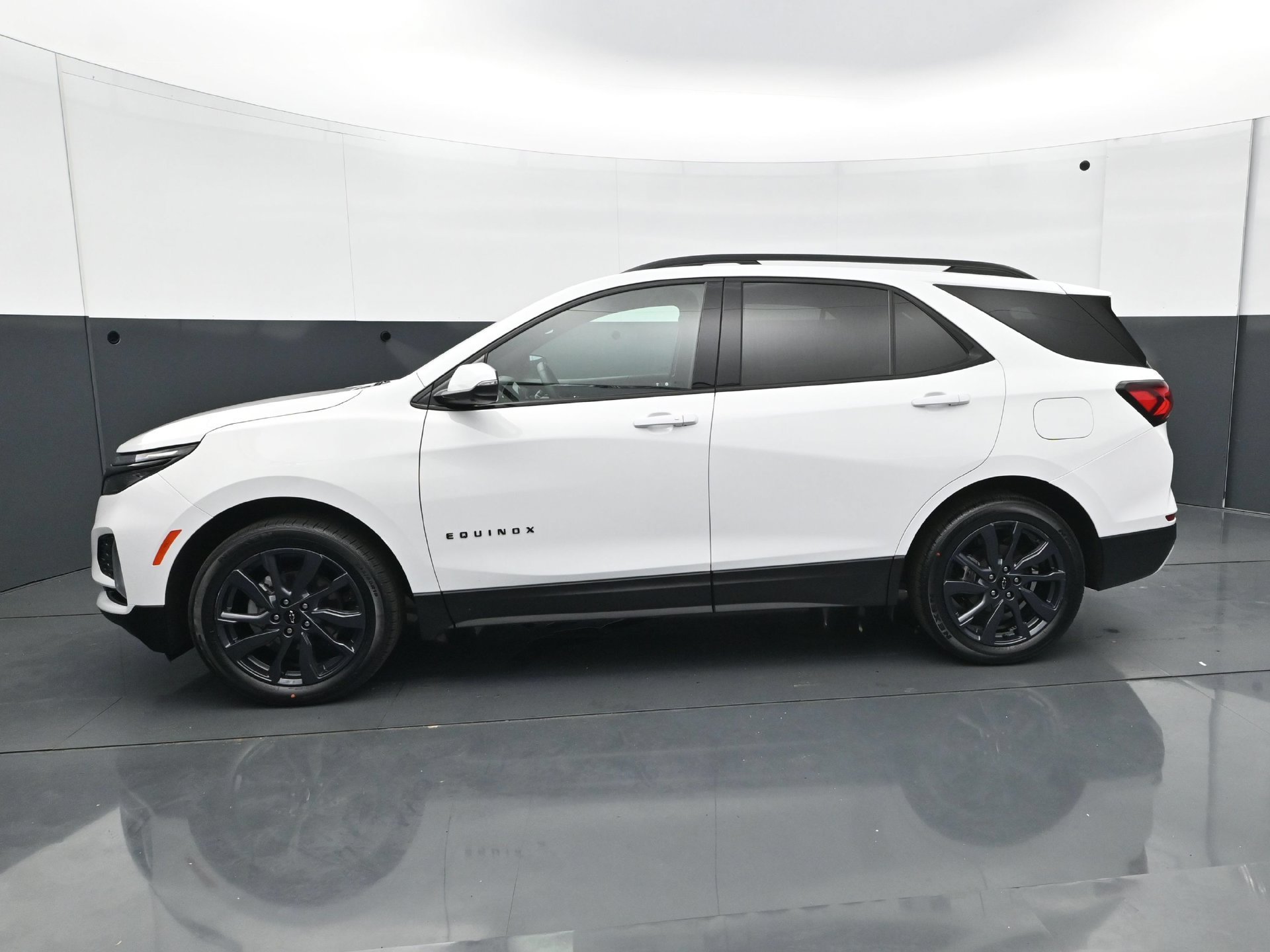 Used 2024 Chevrolet Equinox RS with VIN 3GNAXWEG9RS157919 for sale in White Bear Lake, Minnesota