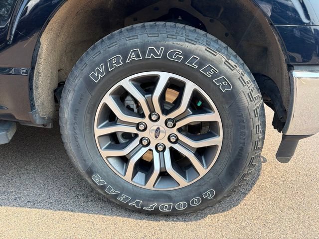 Used 2021 Blue Metallic Ford LARIAT image 11