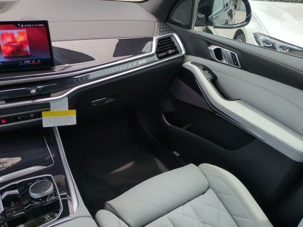 New 2026 Manhattan Green Metallic BMW xDrive40i image 17