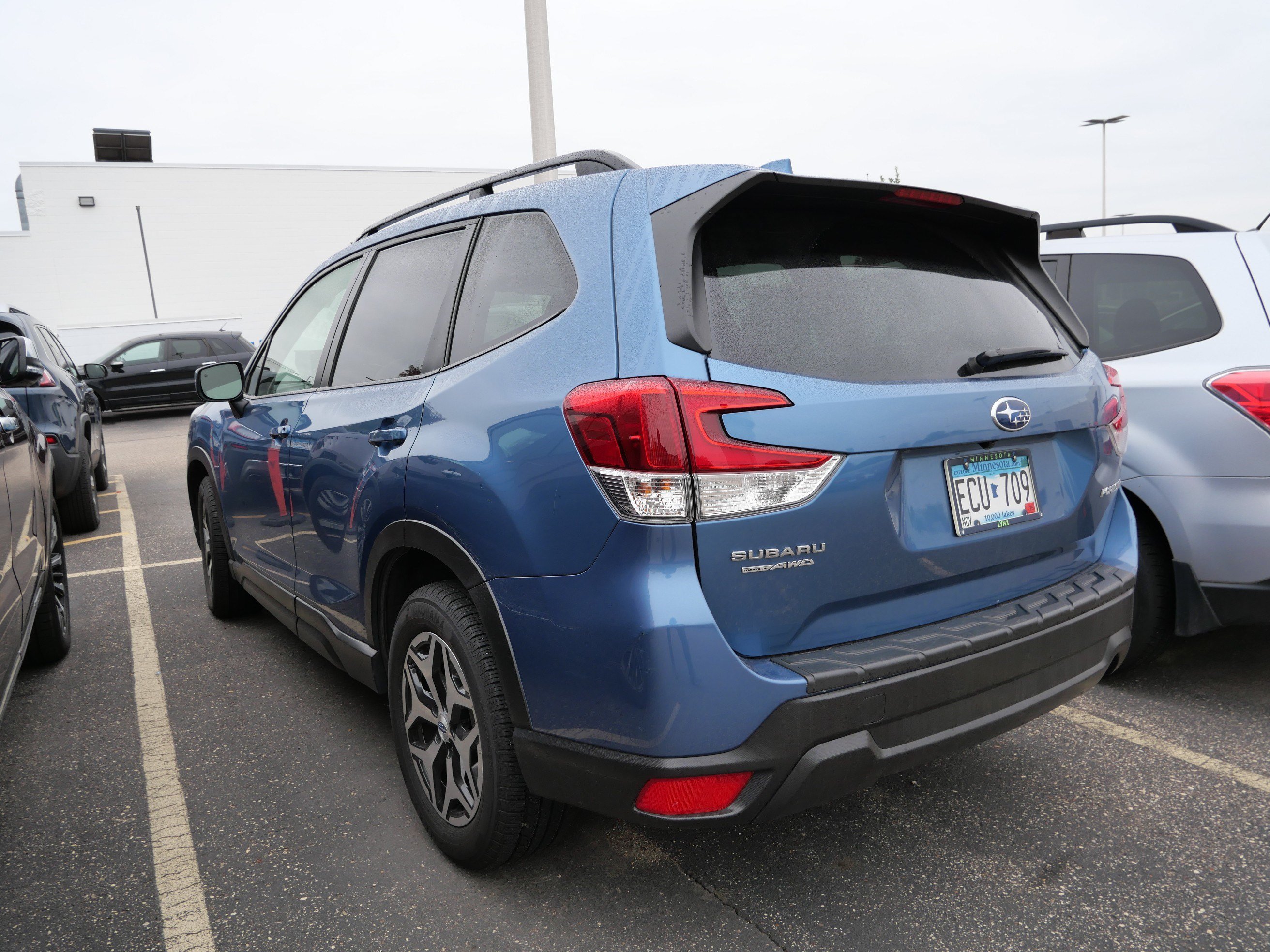 Used 2020 Horizon Blue Pearl Subaru Premium image 6