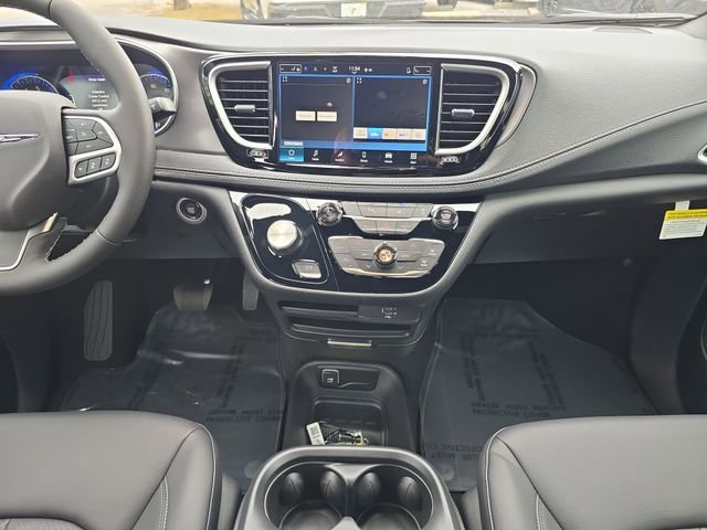 2026 Chrysler Pacifica Select - Photo 11