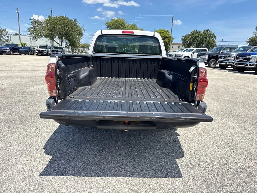 Used 2015 White Toyota Base image 23