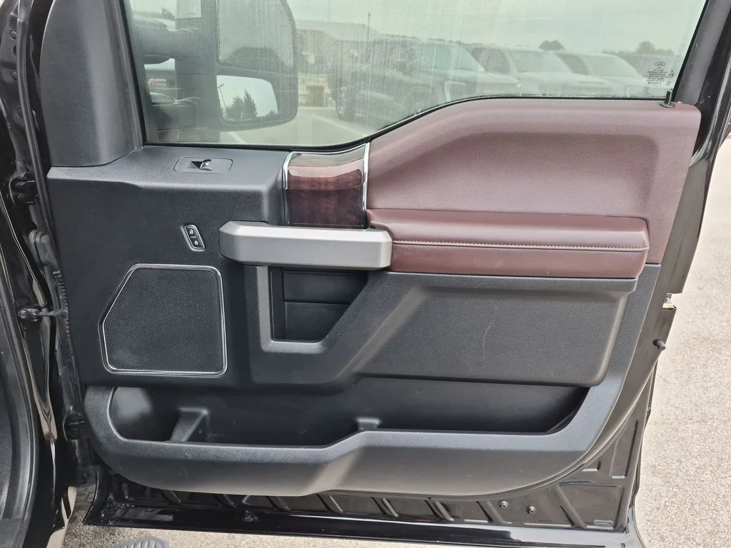 Used 2017 Black Ford Platinum image 38