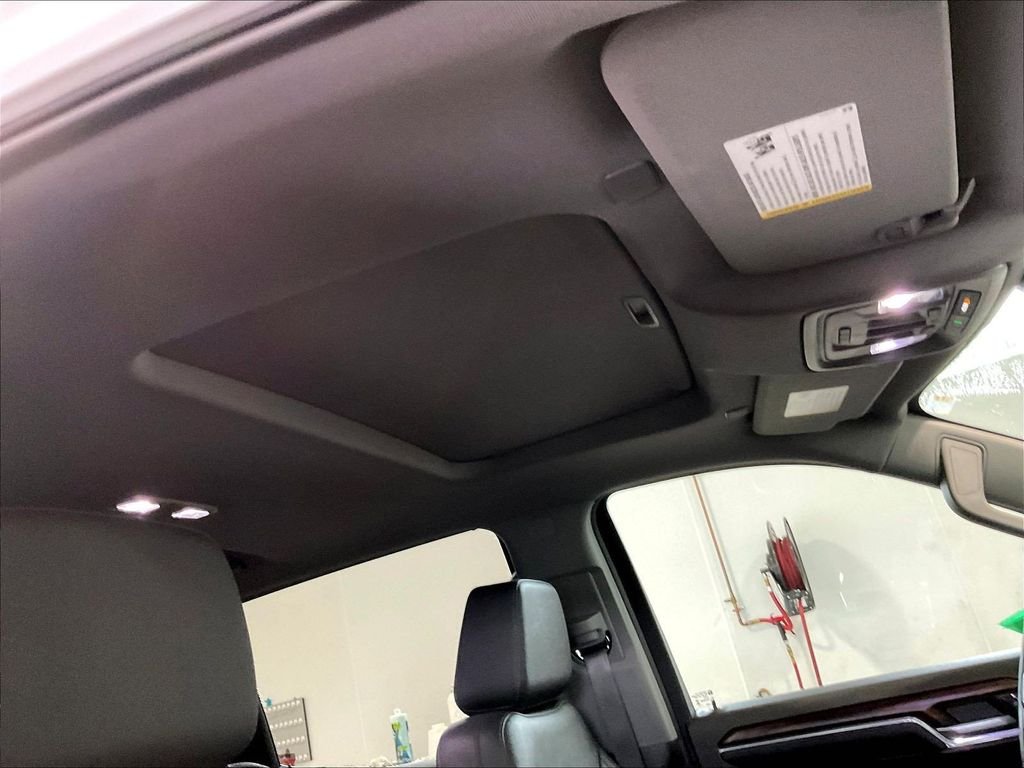 Used 2023 White GMC SLT image 22