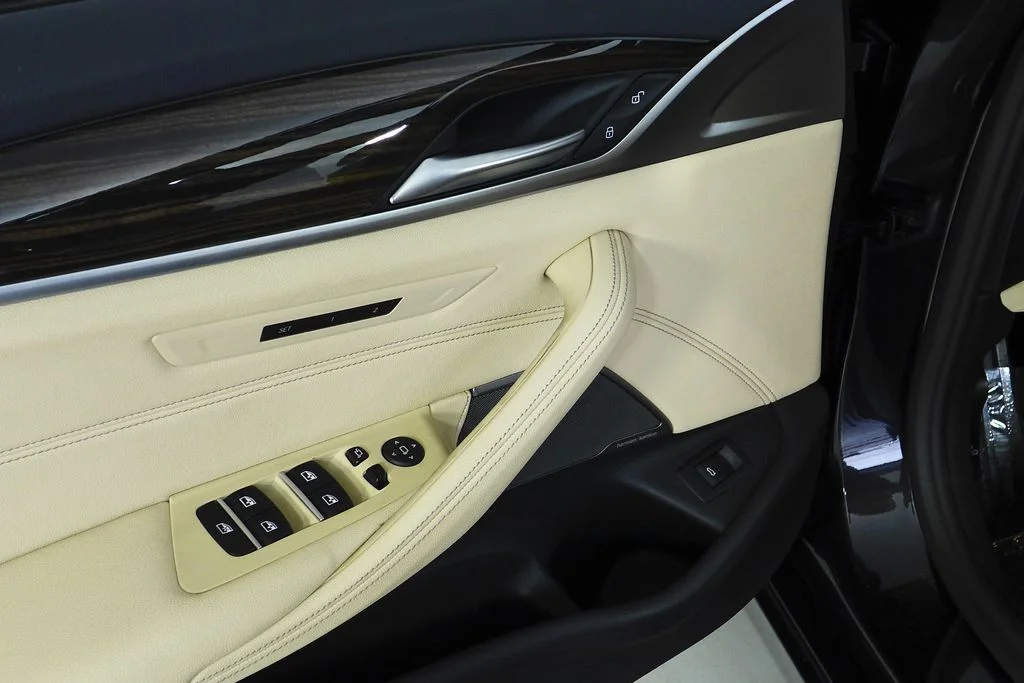 Used 2023 Gray BMW 530i image 12
