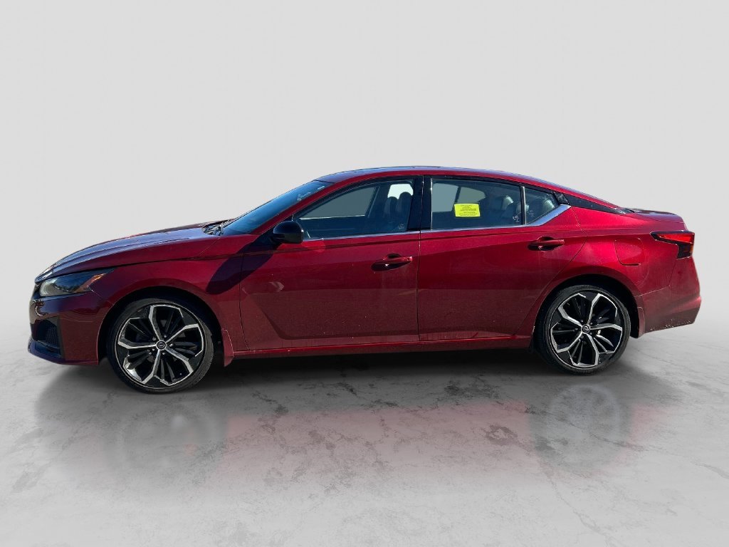 Used 2023 Red Nissan 2.5 SR image 2