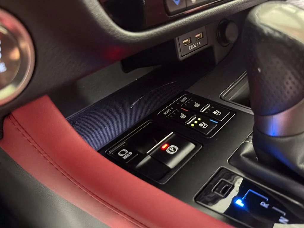 Used 2022 White Lexus F SPORT Handling image 23