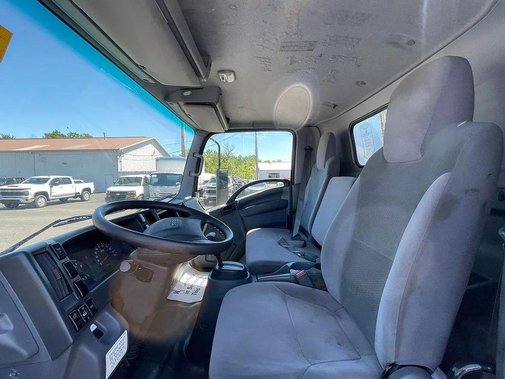 Used 2021 White Isuzu  image 19