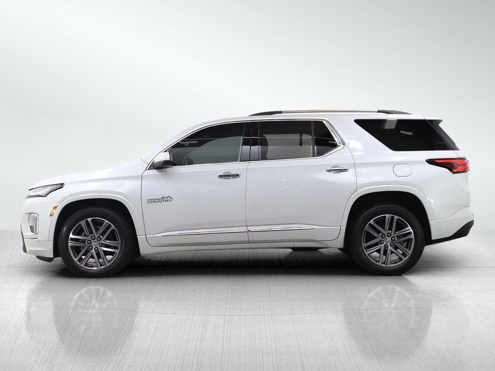 Used 2022 Chevrolet Traverse High Country with VIN 1GNEVNKW1NJ163903 for sale in White Bear Lake, Minnesota