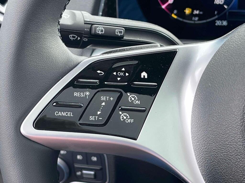 New 2026 Polar White Mercedes-Benz GLB 250 image 32