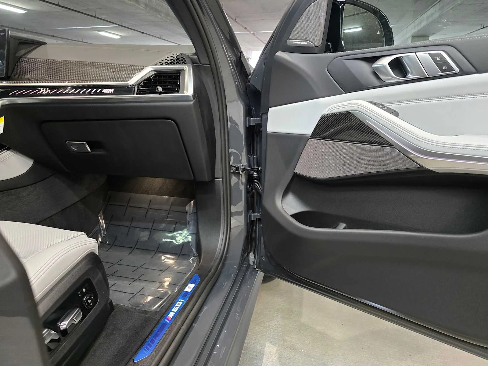 New 2026 Dravit Grey Metallic BMW M60i image 31