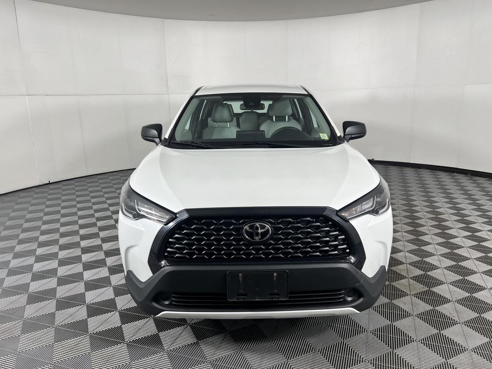 Used 2022 Wind Chill Pearl Toyota L image 20
