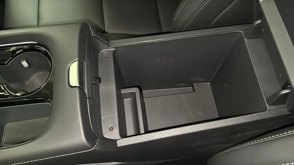 New 2026 White Nissan SL image 26
