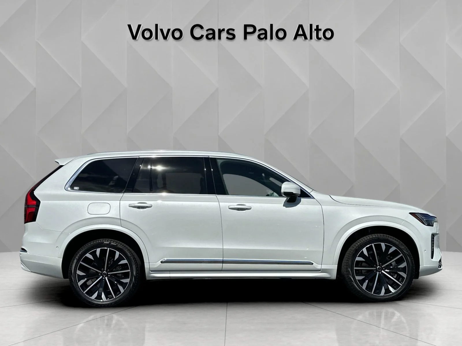 2026 Volvo XC90 Plus - Photo 10