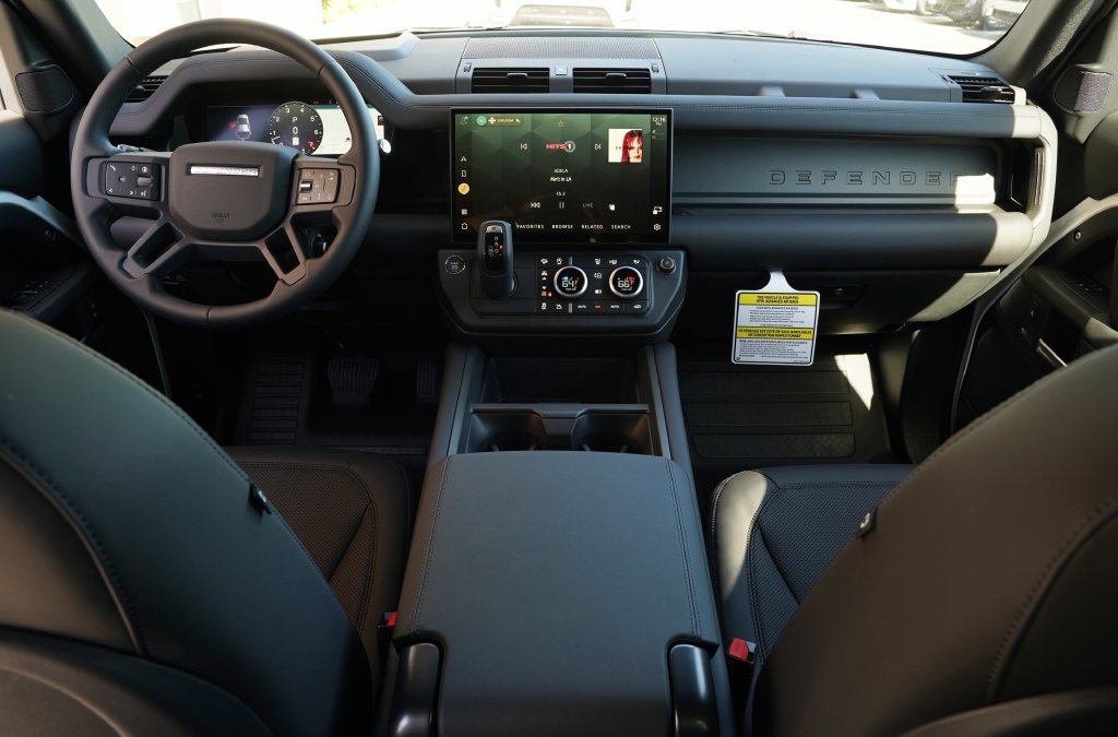 New 2026 Fuji White Land Rover X-Dynamic SE image 9