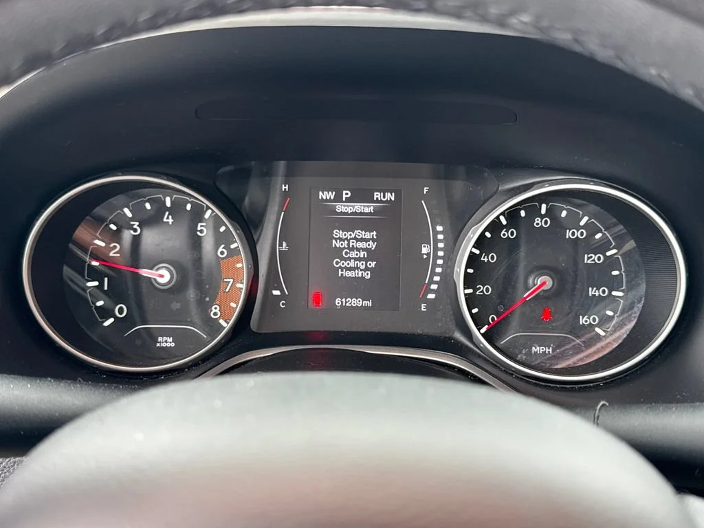 Used 2021  Jeep Altitude image 20