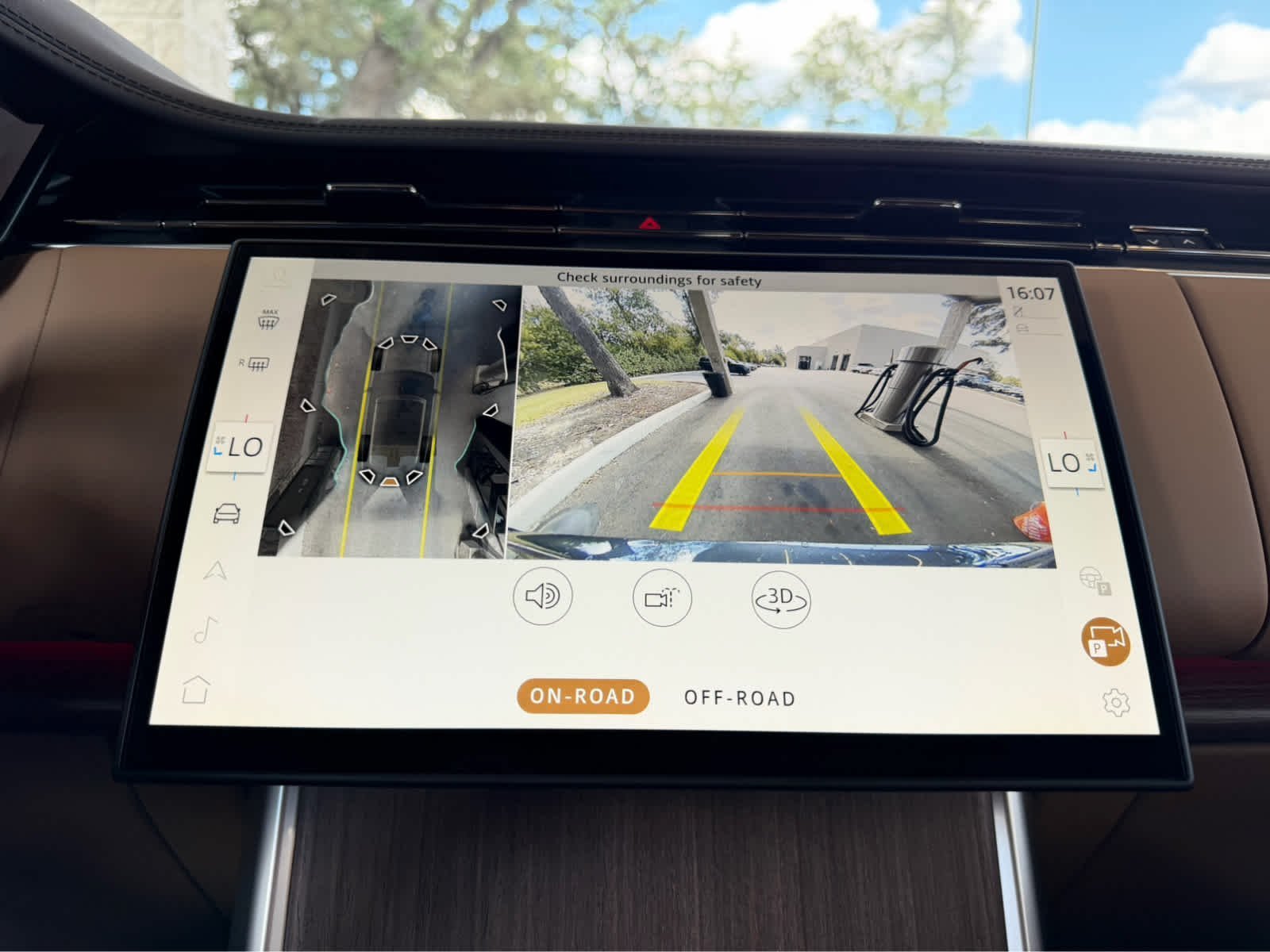 New 2027 Carpathian Grey LAND ROVER SE image 17
