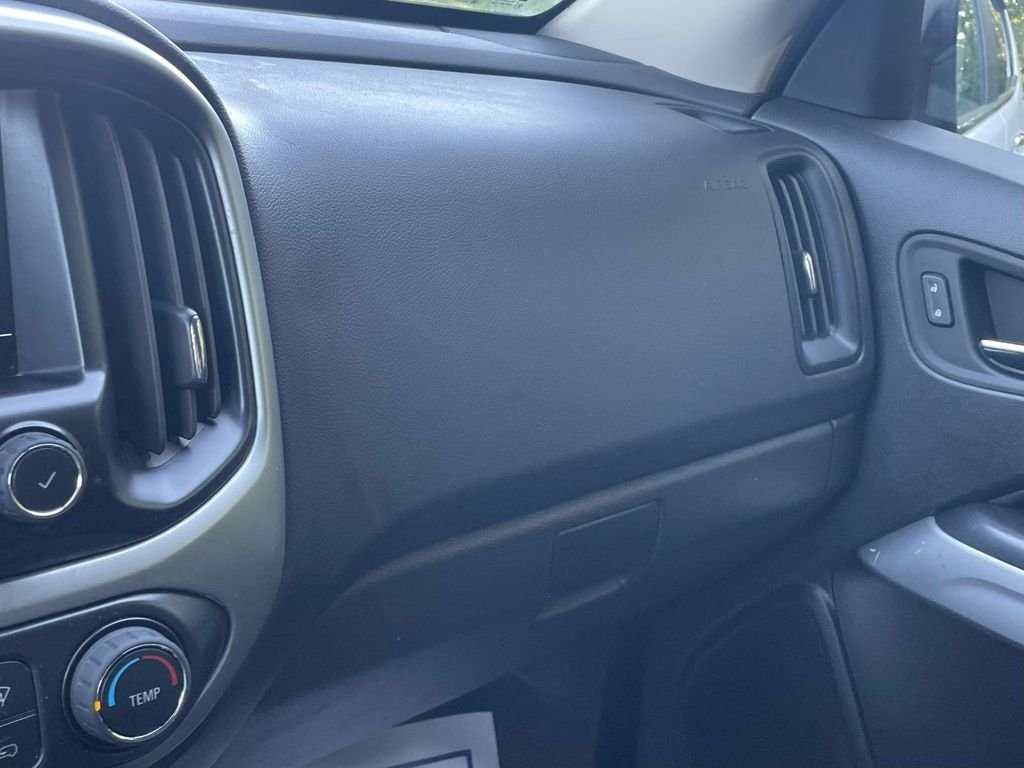 Used 2022 White Chevrolet LT image 31