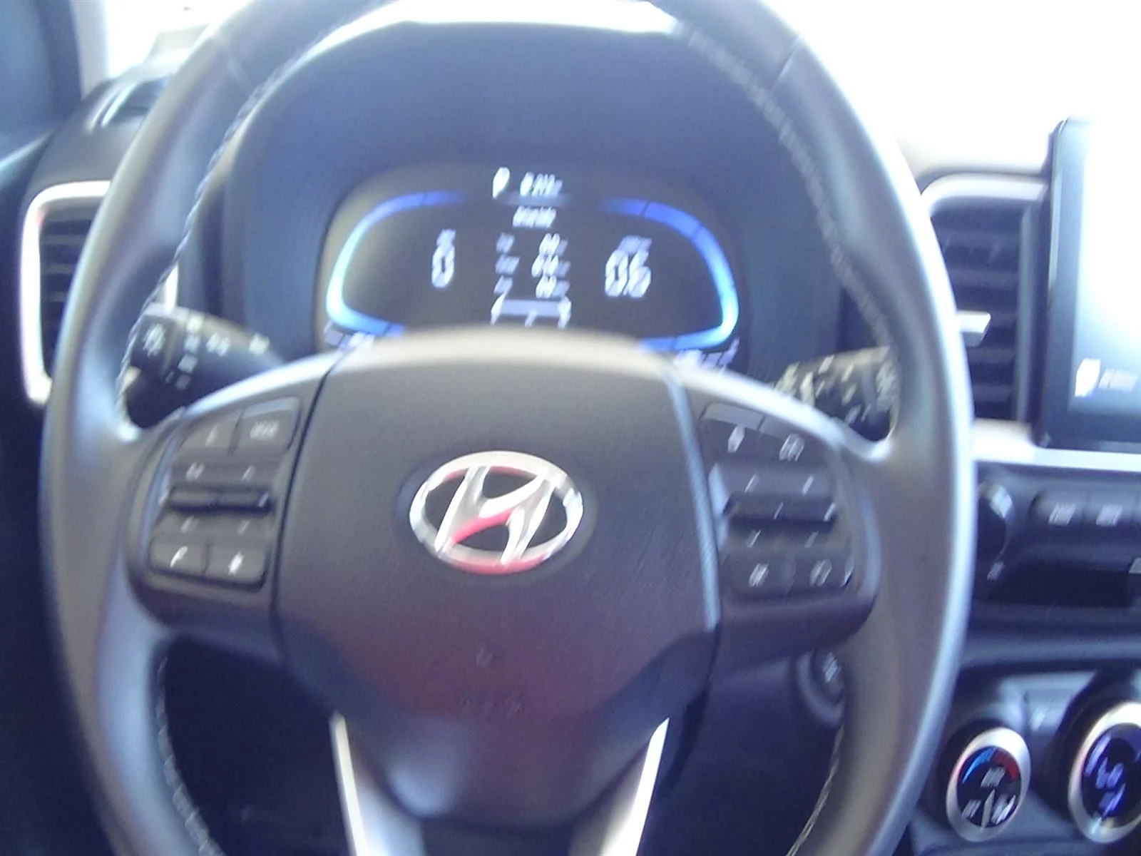 Used 2025 Lunar White (saw) Hyundai SEL image 17
