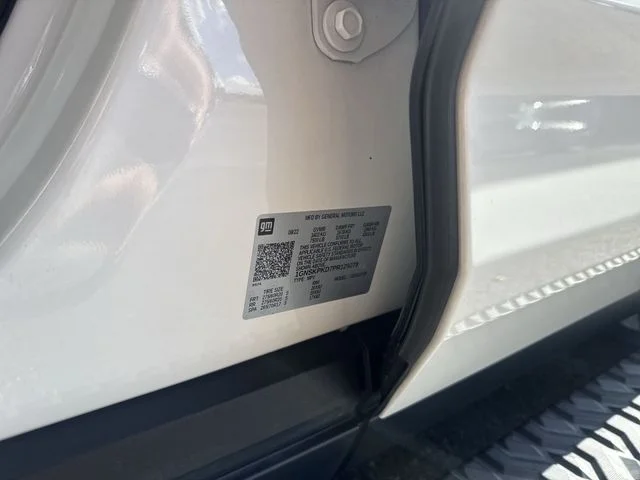 Used 2023 White Chevrolet Z71 image 39